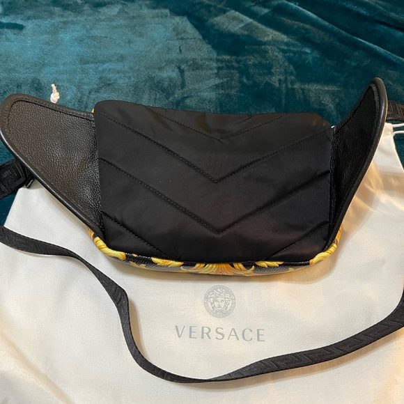 Mens Versace Barocco Belt Bag - Picture 3 of 6